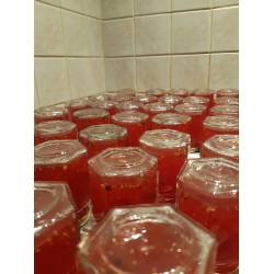 Plonger dans l'exotisme avec cette gelée qui marie habilement le litchi et le goyave avec l'acidité de la framboise.