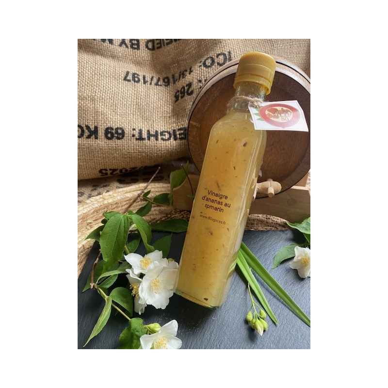 Vinaigre d'ananas au romarin