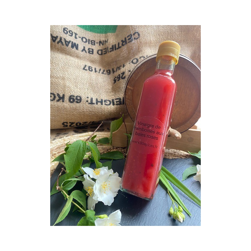 Vinaigre sucré à la pulpe de framboises. Harmonie entre acidité et goût puissant de fruits rouges