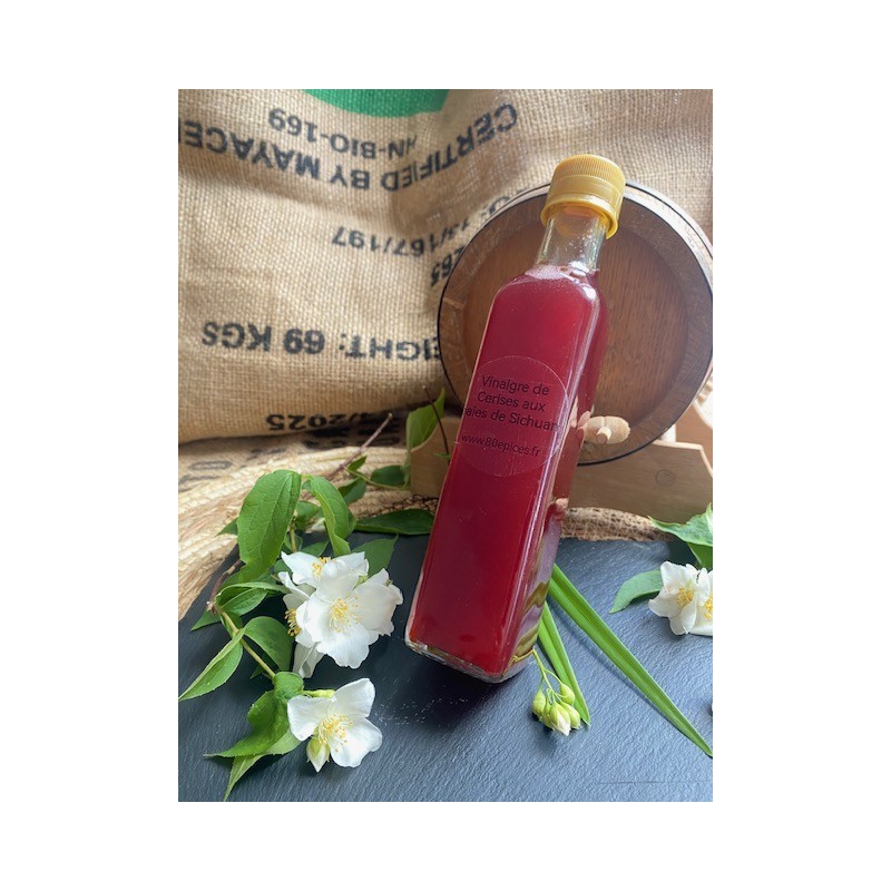 Vinaigre sucré à la pulpe de framboises. Harmonie entre acidité et goût puissant de fruits rouges
