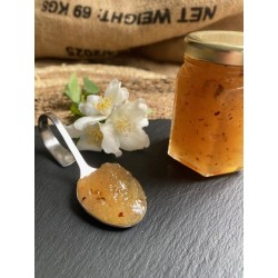 Confiture gourmande, subtile alliance entre la poire et les saveurs boisées du poivre sauvage de Madagascar.